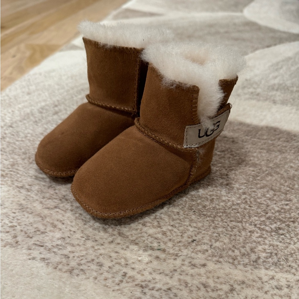 Chestnut brown unisex Baby UGG boots (barely worn)